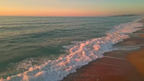 Sunset by the sea, waves are moving wild and free, happy as we can be 库存影片 333548314