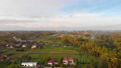 Sunset seen from a drone over the town of Ubud on Bali. 4K Drone Footage Vidéo 152722406