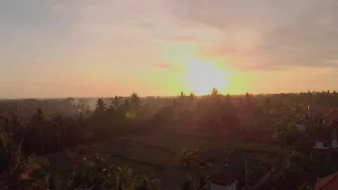 Sunset seen from a drone over the town of Ubud on Bali. 4K Drone Footage Vidéo 152722576