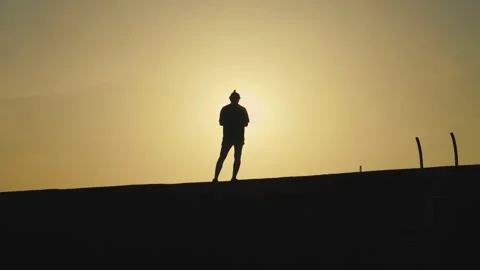 Sunset Silhouette on the Seawall 스톡 동영상 320877521