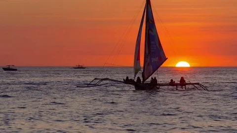SUNSET SILHOUETTES OF BORACAY PHILIPPINES Stock-Footage 76662984