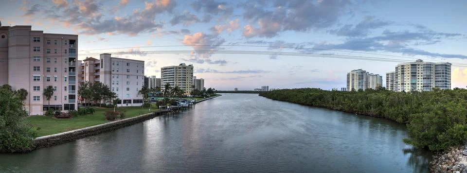 Sunset sky and clouds over the Vanderbilt Channel river Stock-Fotos