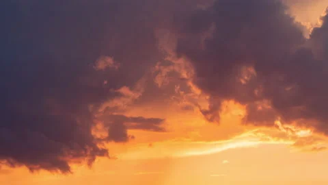 Sunset sky with fast moving clouds Видео 133706731