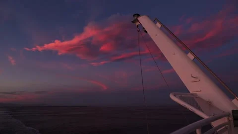 Sunset sky from a ferry deck, BC coast, Vancouver Island, ferry. 4k 24fps. Vídeo Stock 157744290