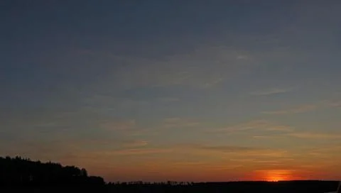 Sunset sky with red setting sun 库存照片