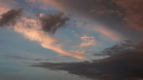 Sunset Sky With Wispy Clouds Fotos Stock