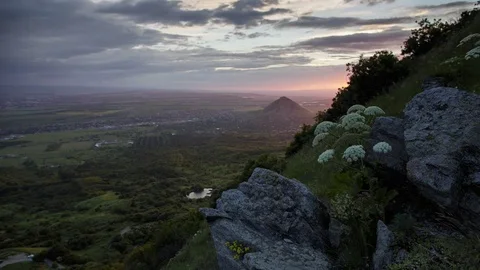 Sunset on the slope of Mount 動画素材 78082703