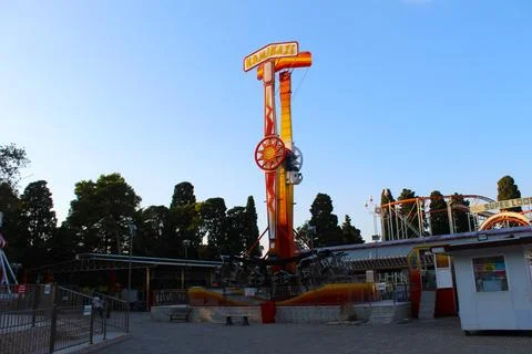 Sunset Spectacle: Amusement Park Magic Foto stock