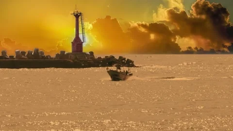 At sunset the speedboat quickly enter the harbor.Golden cloud cloudscape. Stock Footage 278179858