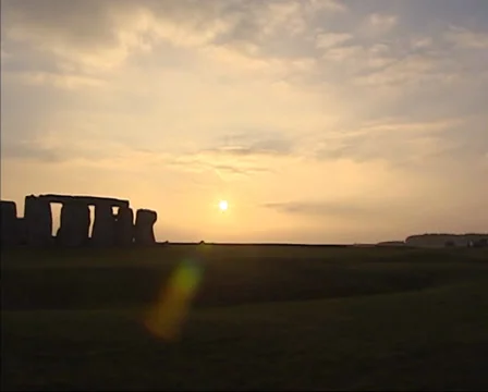 Sunset at Stonehenge stone circle + pan Stock Footage 39694594