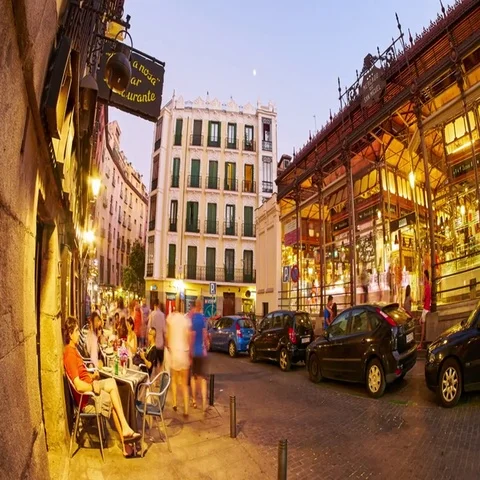 Sunset in the streets of Madrid 스톡 동영상 69430520