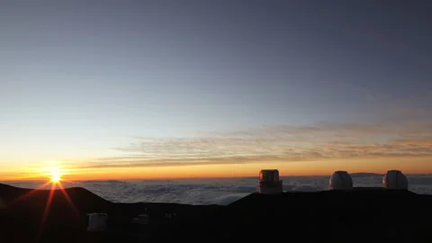 Sunset at the Summit of Mauna Kea Stock-Footage 332015404