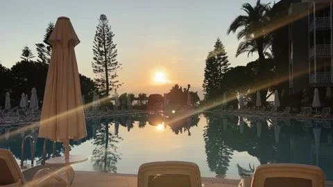 Sunset sun in the sky near the pool at the hotel Video stock 232337745