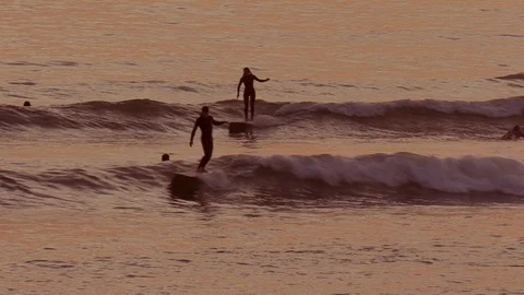 Sunset surfing Видео 101269820