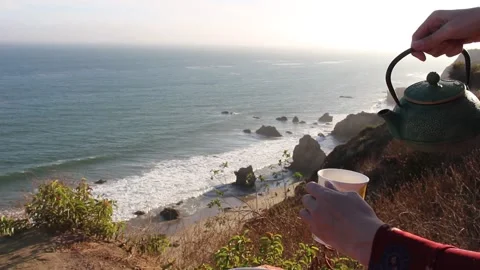Sunset Tea Pouring - Malibu, CA 動画素材 134998550