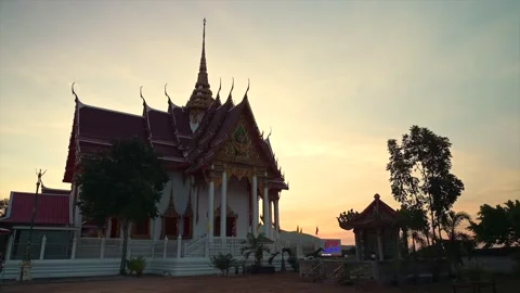 Sunset temple in Thailand Stockbeeldmateriaal 164731918
