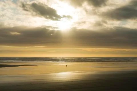 Sunset through the clouds Fotos Stock