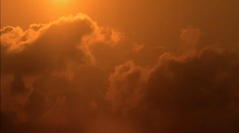 Sunset through Dark Clouds HD Vidéo 524594