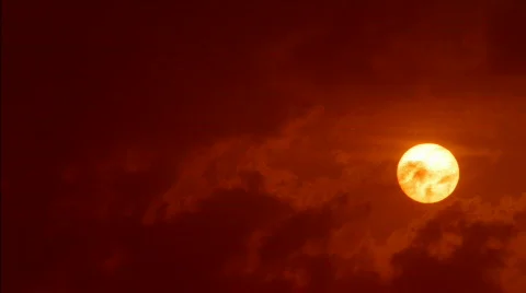 Sunset through Fiery Red Clouds HD Vidéo 530346