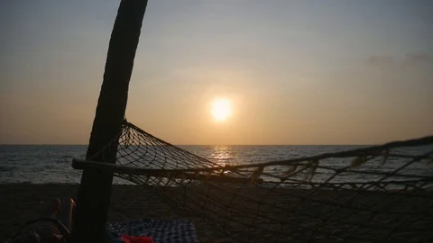 Sunset through hammock Vídeos de archivo 129755594