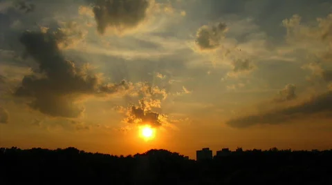 Sunset through the many layers of clouds 库存影片 160277