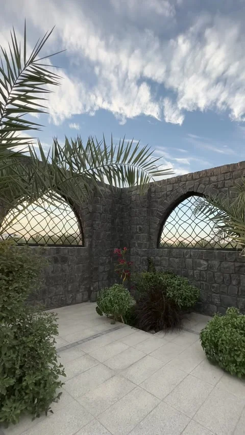 Sunset Through Stone Arches at Masjid Bani Anif 库存影片 340301992