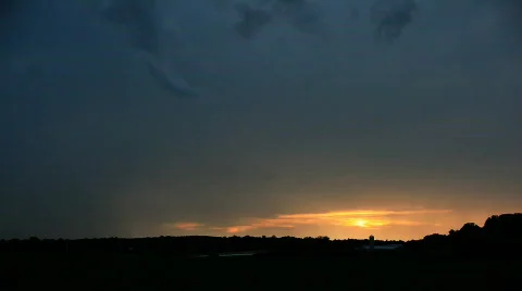 Sunset thunderstorm Stock-Footage 830031