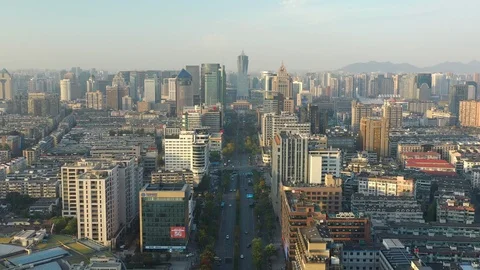 Sunset time flight over hangzhou city traffic street aerial panorama 4k china Vídeo Stock 125495262