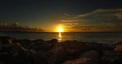 Sunset time lapse at the beach in Isla Verde, Puerto Rico Vídeo Stock 137838267