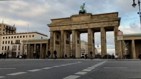 Sunset time-lapse of Brandenburg Gate in Berlin Stock Footage 125241073