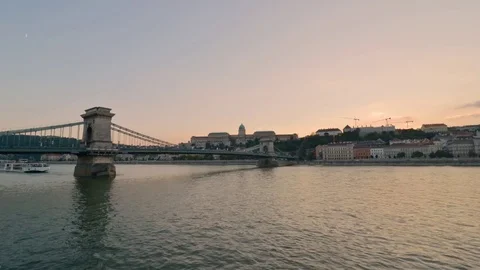 Sunset time lapse of the Chain Bridge and Danube River in Budapest, Hungary. Stock Footage 70794080