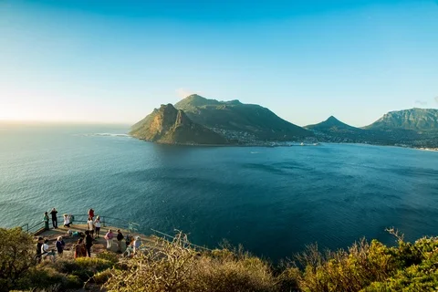 Sunset time-lapse at Chapman's Peak, with view of Lion's Head &amp; Table Mountain Stock Footage 95243214