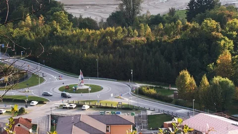 Sunset  Time Lapse of an intersection in a mountain village Vidéo 96175093