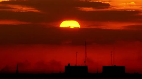 Sunset time lapse over the city. Antennas in the foreground Vídeo Stock 20511514