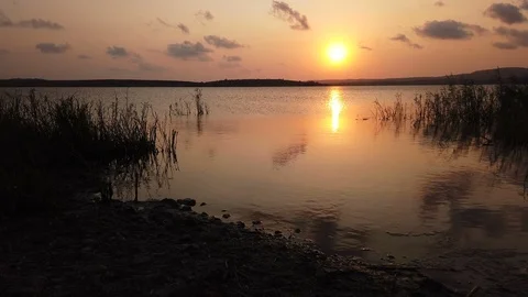 Sunset time lapse over a lake. 4K time lapse. Video stock 115360407