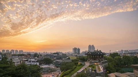 Sunset time lapse over Suwon Hwaseong Fortress, Suwon South Korea. Stock Footage 127028190