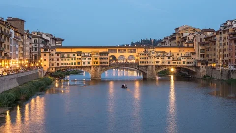 A sunset time lapse of Ponte Vecchio ( Old Bridge) in Florence Italy Vídeos de archivo 86656779
