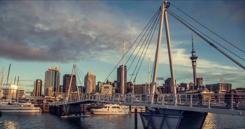 Sunset time-lapse at the Wynyard Crossing in Auckland Stockbeeldmateriaal 101761745