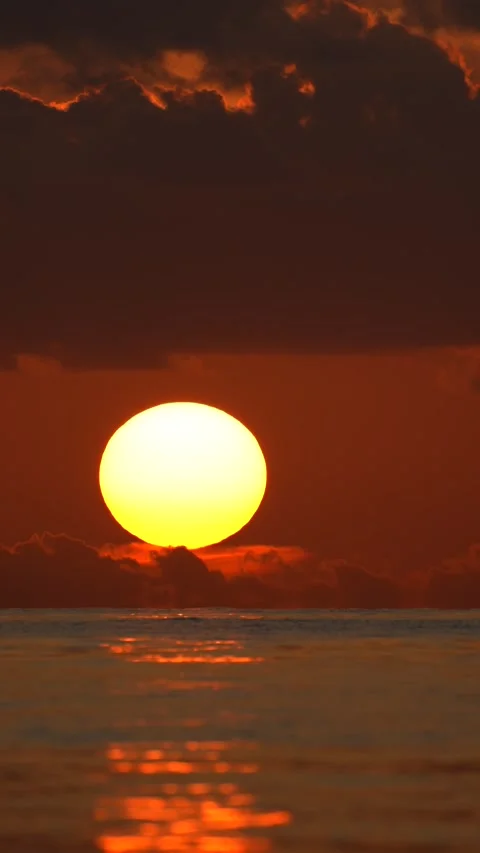 Sunset Timelapse of big sun Video stock 238443443