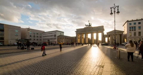 Sunset timelapse of Brandenburg Gate Berlin with sunbeams Stock Footage 135889020
