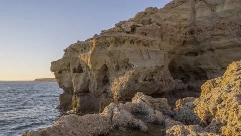 Sunset timelapse with cliff in foreground Vídeo Stock 169434066