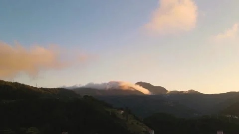 Sunset timelapse of clouds and mountains Video stock 138606299