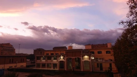 Sunset timelapse over the buildings of Modena - Italy Video stock 120346592