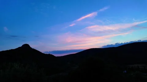 Sunset timelapse over Cevennes hill silhouettes, crescent moon and planet 库存影片 348712055