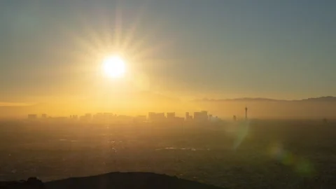 Sunset timelapse over the city of Las Vegas, Nevada 스톡 동영상 324841288