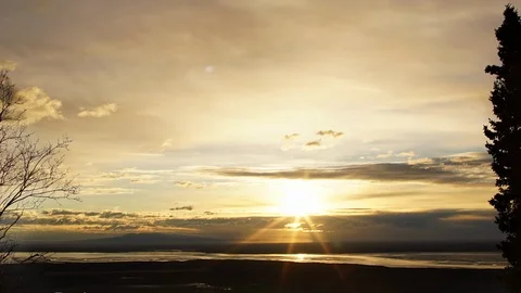 Sunset Timelapse Over Eagle River Alaska With God Rays  動画素材 86179416