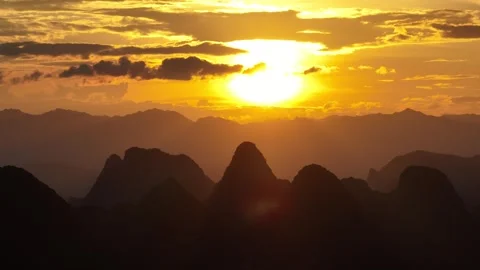 Sunset Timelapse Over Karst Mountain Peaks In Guilin Vídeos de archivo 313067793