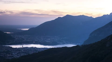 Sunset timelapse over a town in the mountains Video stock 62773885