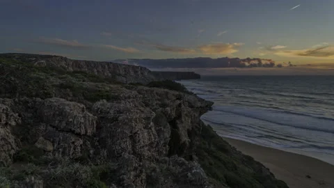 Sunset timelapse on top of a cliff at the coast of lagos, Portugal Vídeo Stock 169432695