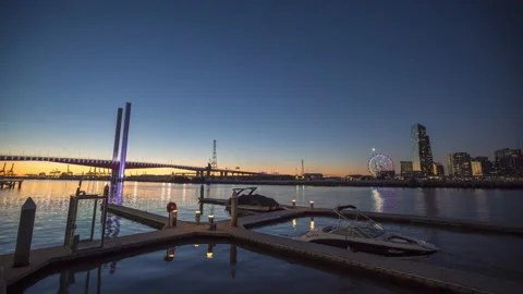 Sunset timelapse video of Bolte Bridge at Docklands in Melbourne Video stock 156312390